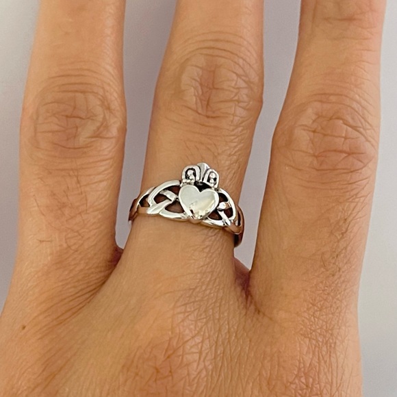 Sterling silver Celtic claddagh ring, claddagh ring, Celtic ring, silver ring - Picture 3 of 9